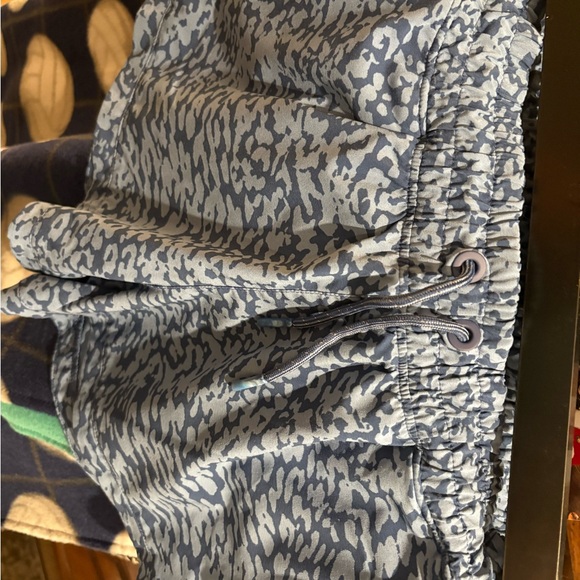 Athleta Girl Blue Patterned Shorts Size Large 12 with zipper pockets. - Picture 4 of 4